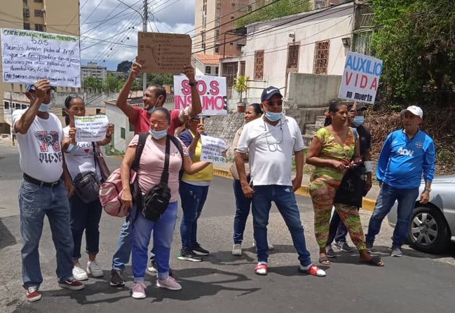 Pacientes renales protestaron por escasez de insumos y fallas en la ...