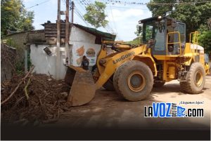 Gobierno Bolivariano atiende a 60 familias afectadas tras desborde de la quebrada Agua Bendita en Santa Lucía