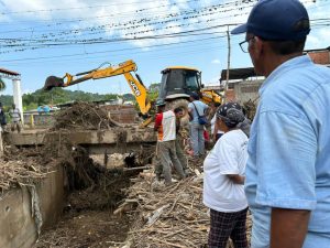 Gobierno Bolivariano atiende a 60 familias afectadas tras desborde de la quebrada Agua Bendita en Santa Lucía