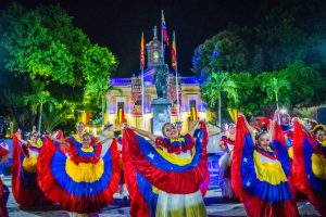 Alcalde Marte entrega renovada plaza Bolívar de Charallave