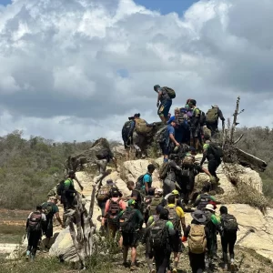 48 atletas de alto rendimiento de Rucking 360, quienes demostraron su fuerza, habilidad y resistencia.