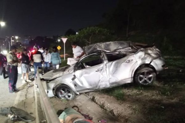 Un muerto y dos heridos deja accidente en la Prados del Este
