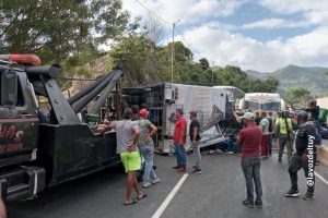 Colisión y volcamiento en la ARC, Tramo Miranda, deja un lesionado