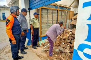 Colapso de techo en local comercial de Ocumare del Tuy por intensas lluvias no deja heridos