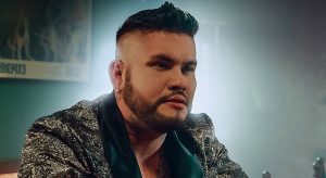 Miller Sebàstian el cantante colombiano ha cautivado al público lanza su emotivo cover de Chayanne
