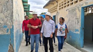 Inspeccionan los trabajos de rehabilitación de la escuela J.M. de los Rios