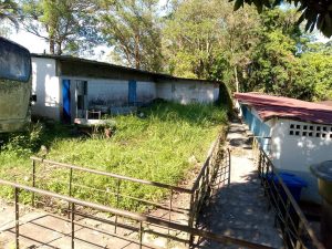 Denuncian arbitraria reubicación escolar en condiciones precarias: comunidad educativa exige respuesta urgente (+Fotos)