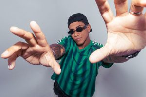 Pumba Dos Santos estrena “Follow me”: un himno al amor sin miedo
