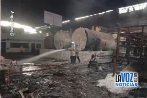 incendio en la fábrica de colchones Paradise en el municipio Simón Bolívar