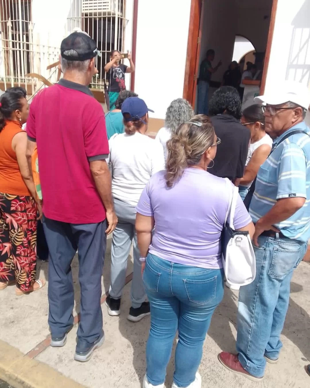 Habitantes de Lecumberry en Cúa exigen soluciones ante severa falla de agua potable