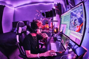 DKRTEZ convierte la distancia y el romance en musica con Nave Espacial