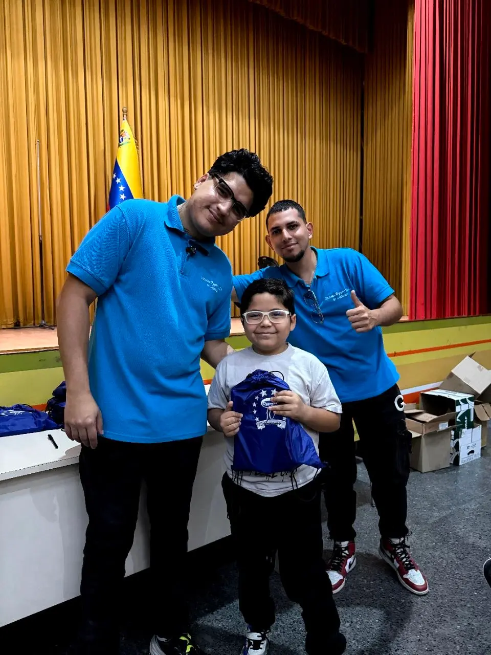 Distribuidora Ogyar entrega útiles escolares en La Pastora